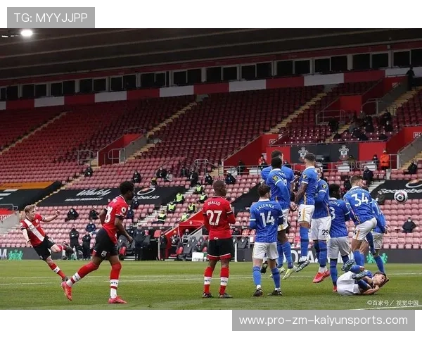 伯恩茅斯前场抢断形成射门